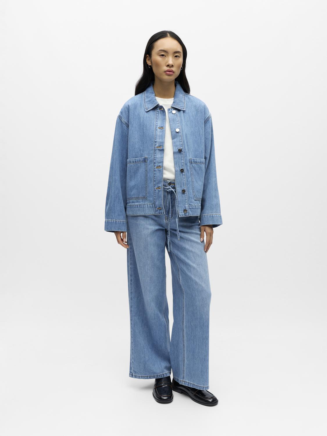 model_shot-front_full